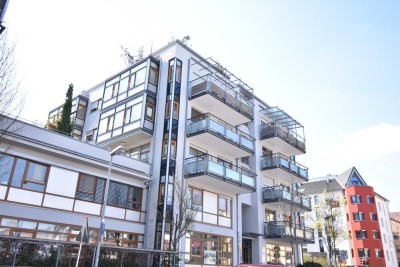 **Tolle 2-Zimmer-Lifestyle-Penthouse-Whg. mit Dachterrasse, Aufzug und TG-Stp.**Mitten in Böblingen*