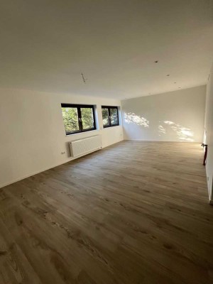 Neu renovierte 4-Zimmer-Wohnung im Souterrain