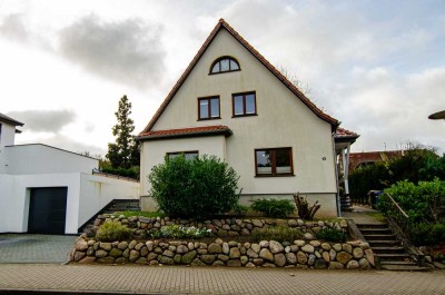 Modernisiertes Einfamilienhaus in beliebter Wohnlage mit Blick ins Grüne