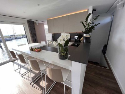 LUXUS Hausboot - 3 Etagen - 100m² Wohnen + 120 m² SONNENTERRASSE - Kamin, Kino, komplett individuell