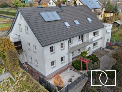 Panoramablick ins Tal! Modernisiertes Zweifamilienhaus mit ELW in ruhiger Lage