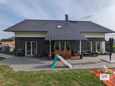 Familientraum! Freistehendes Einfamilienhaus mit unverbautem Blick in die Feldmark