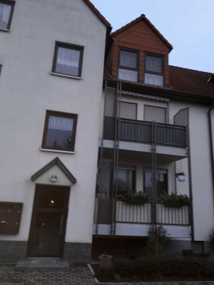 Gepflegte 2-Zimmer-Wohnung mit Balkon und Einbauküche in Pegau