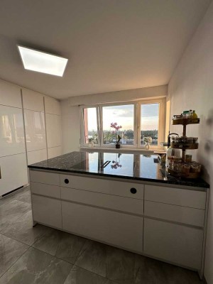 Tolle 4 Zimmer Wohnung mit luxuriöser Küche, Wintergarten und TG- Parkplatz direkt an der Grenze!