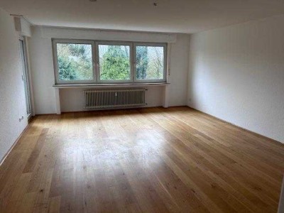 Schöne Drei-Zimmerwohnung mit Westbalkon, Garage und Blick ins Grüne