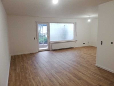 Schöne, fast neue 2-Zimmer Wohnung mit Sonnen-Terrasse in Hochheim am Main / Massenheim