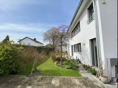 Energieeffizientes Architektenhaus mit PV & Passivhausstandard