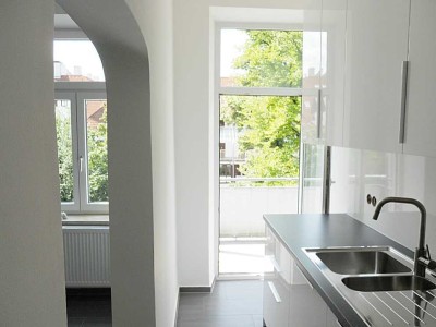 Kernsanierter Altbau - Südbalkon mit Blick ins Grüne