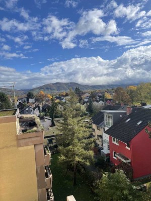 Renovierte 3-Zimmer Wohnung im 4. OG mit Balkon