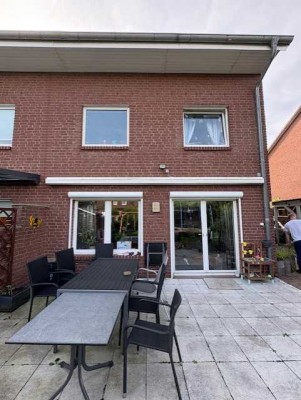 Schickes Reihenendhaus mit Garten und Einbauküche