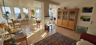 Exklusive  2-Zimmer-Wohnung mit geh. Ausstattung, möbliert mit Balkon u. Garten in Aussichtslage