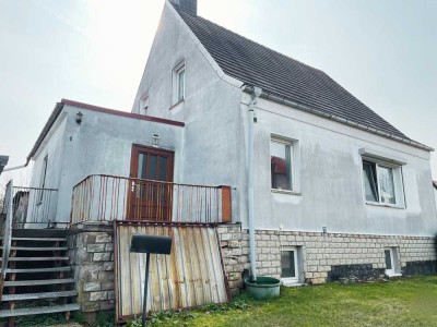 Sanierungsbedürftiges Einfamilienhaus mit charmanten Garten in Leuna OT Spergau