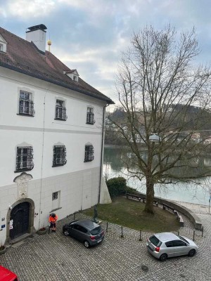 Traumhafte 2,5 Zimmer in Denkmalhaus am Ort toll saniert.
