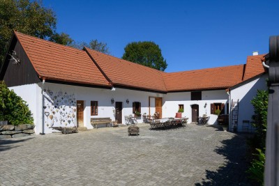 Ein Paradies für Mensch und Tier – Romantisches Landgut mit Stallungen und Reitplatz