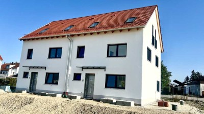 Neubau Reihenmittelhaus in sehr schöner Lage von Eching