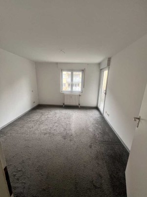 Helle 3-Zimmer-Wohnung mit großer Einbauküche und Balkon