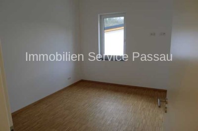 Große 3-Zimmer-Wohnung in Tittling-Enzersdorf mit Terrasse und Gartenanteil.