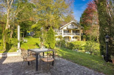 Klassisches Landhaus mit Einliegerwohnung, Edelstahlpool und parkähnlichem Garten