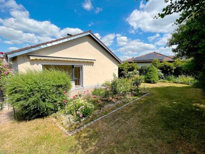 Fast wie im eigenen Haus – Stilvolle 4-Zimmer-Wohnung mit Garten und Sonnenterrasse