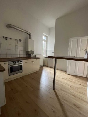Helle, attraktiv geschnittene 4 Zimmerwohnung im Altbau