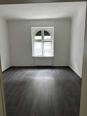 Freundliche und sanierte 2,5-Zimmer-Maisonette-Wohnung  mit geh. Innenausstattung mit EBK in Hagen