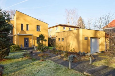 Architektur trifft auf höchsten Komfort mit Saunahaus und Whirlpool