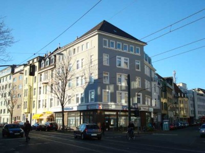 Kernsanierte 2-Zimmer Wohnung mit geräumiger Wohnküche und Balkon in Bilk