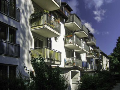 Exklusive 4 Zimmer Wohnung mit 2 Wintergärten, Terrasse, Garten und EBK
