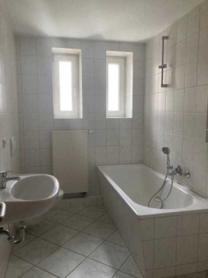 2 Zimmer im Erdgeschoß mit Balkon