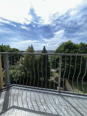 Helle 2-Raum-Wohnung mit Balkon