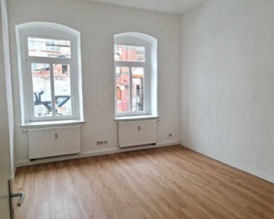 +++ Wir haben Platz für Kinder! 4 Zimmer mit Balkon und großer Wohnküche in zentraler Lage +++