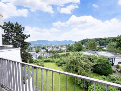 Traumhafte Penthouse-Wohnung mit Panoramablick auf das Siebengebirge in Bonn-Muffendorf