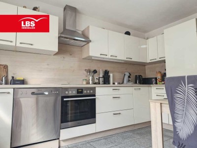 Charmantes Reihenmittelhaus mit Wintergarten und großer Garage