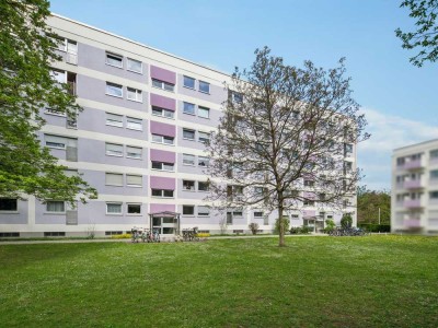 Modernisiert &amp; bezugsbereit! Großzügige 4-Zimmer-Wohnung mit Westbalkon in München-Lerchenau