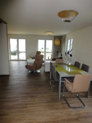 Stilvolle 4-Zimmer-Maisonette-Wohnung mit luxuriöser Innenausstattung mit Terrasse und EBK in Mainz