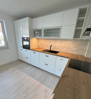 Helle moderne 3-Zimmer-Neubauwohnung mit Balkon, Einbauküche und Tiefgarage in Neustadt