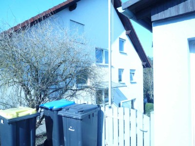 Schnuckelige 2-Zimmer-Terrassenwohnung mit gehobener Innenausstattung mit Einbauküche in Diemelstadt