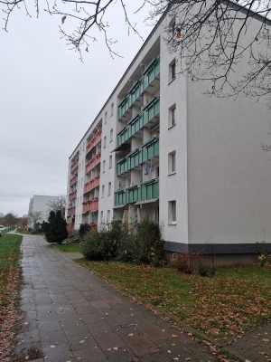 3-Raum Wohnung mit Balkon zu vermieten.
