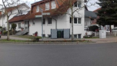 Exklusive, vollständig renovierte 3-Zimmer-Dachgeschosswohnung mit Balkon und EBK in Leimen