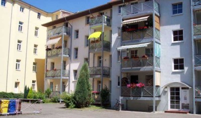 Renovierte Wohnung mit Balkon und Stellplatz