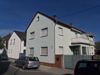 Schnuckelige DHH mit Garage und Garten