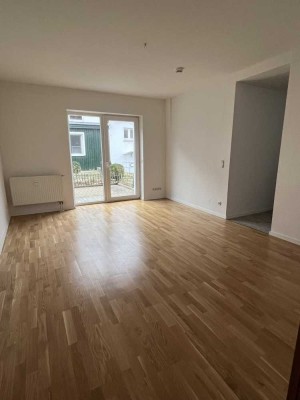 Schöne kleine 2-Zimmerwohnung mit Außenterrasse in ruhiger grüner Lage !