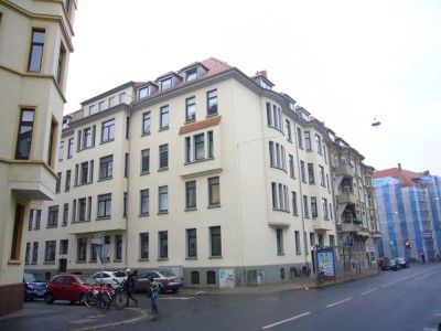 Top-Lage List! 3-Zi.-Whg. mit Balkon & Einbauküche – gut geschnitten & ruhig gelegen