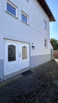Erstbezug nach Renovierung -  EG-Wohnung mit Kamin, Terrasse und Garten