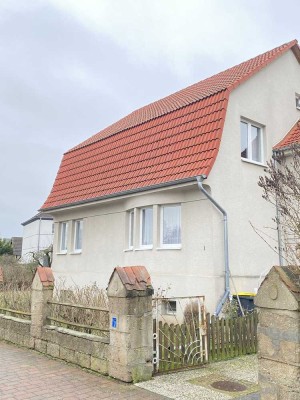 ERDGESCHOSSWOHNUNG im 2 Parteienhaus