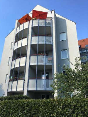 HELLE 1-ZIMMERWOHNUNG - BALKON - EINBAUKÜCHE - HELL GEFLIESTES BAD - TG-STELLPLATZ