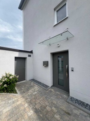 Helle 3,5-Zimmer Wohnung in zentraler Lage im Grünen