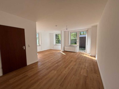 Frisch sanierte Doppelhaushälfte in Pfalzdorf – Mit Süd-West-Terrasse & Blick ins Grüne