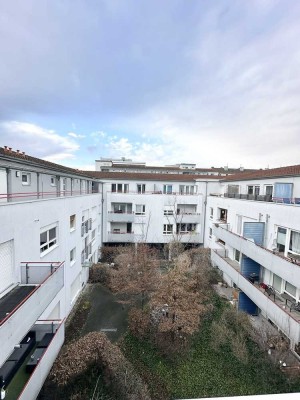 Helle, zentrale 2-Zimmer-Wohnung mit Terrasse und Duplex-Stellplatz