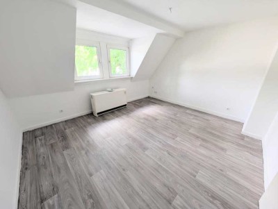 **Garten gefällig? +ca. 60m² Wohnung +Mansardenzimmer +modernes Tageslichtbad +eigener Garten**